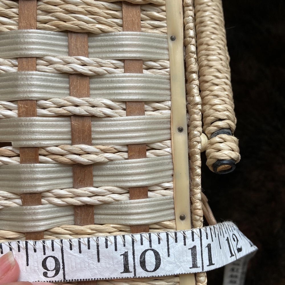 Eaton’s Vintage Sewing Basket - Picture 10 of 12